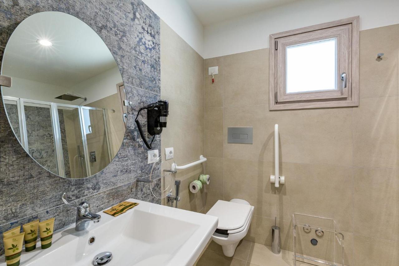 Hotel Caramare Кала-Гононе Экстерьер фото