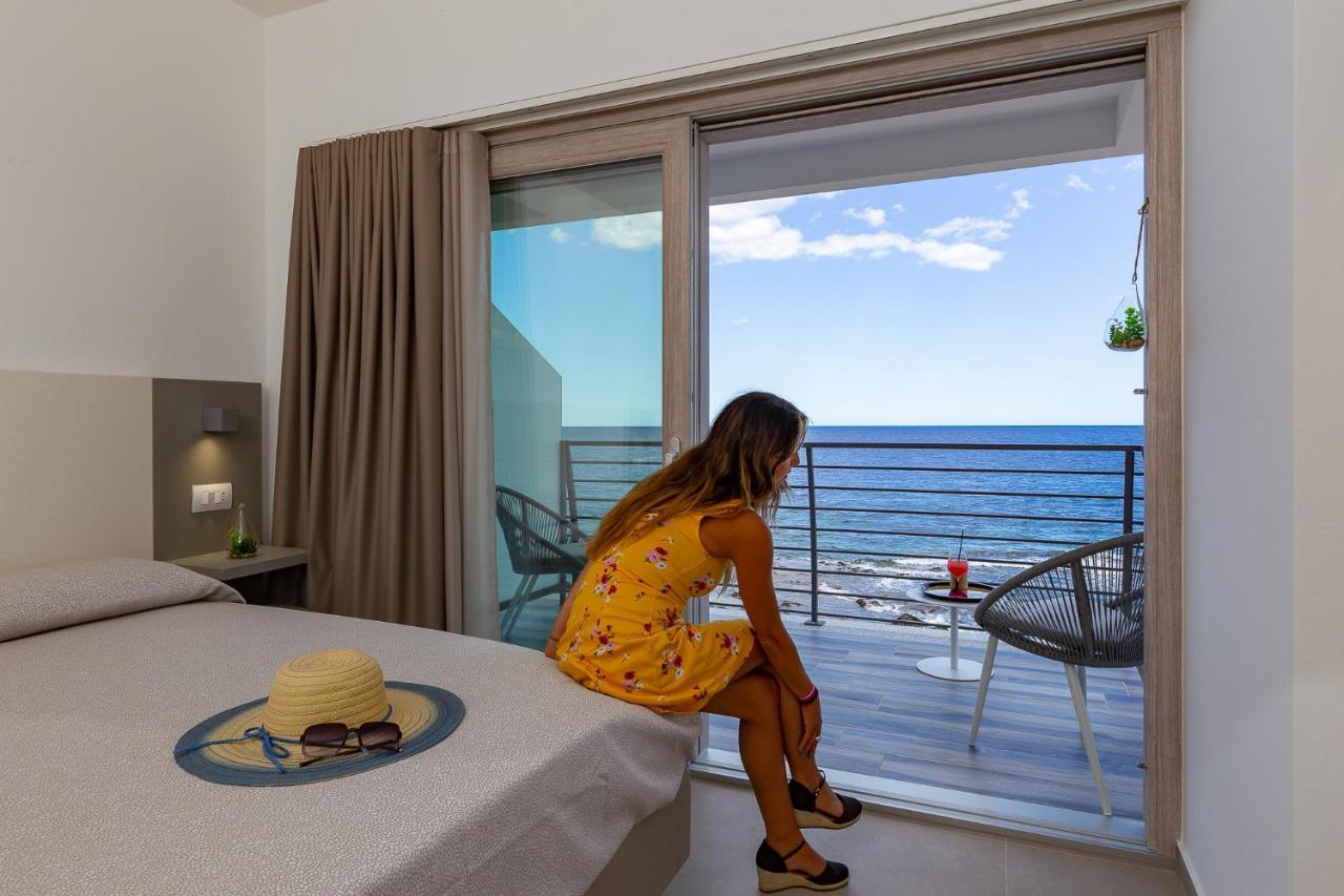 Hotel Caramare Кала-Гононе Экстерьер фото